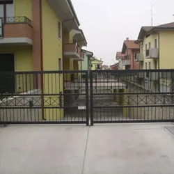 Cancello a doppio battente