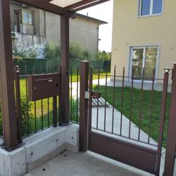 Cancello pedonale condominiale